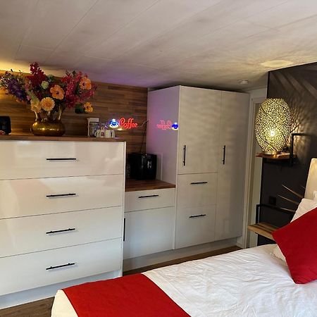 Boat No Breakfast Hotel Амстердам Екстериор снимка