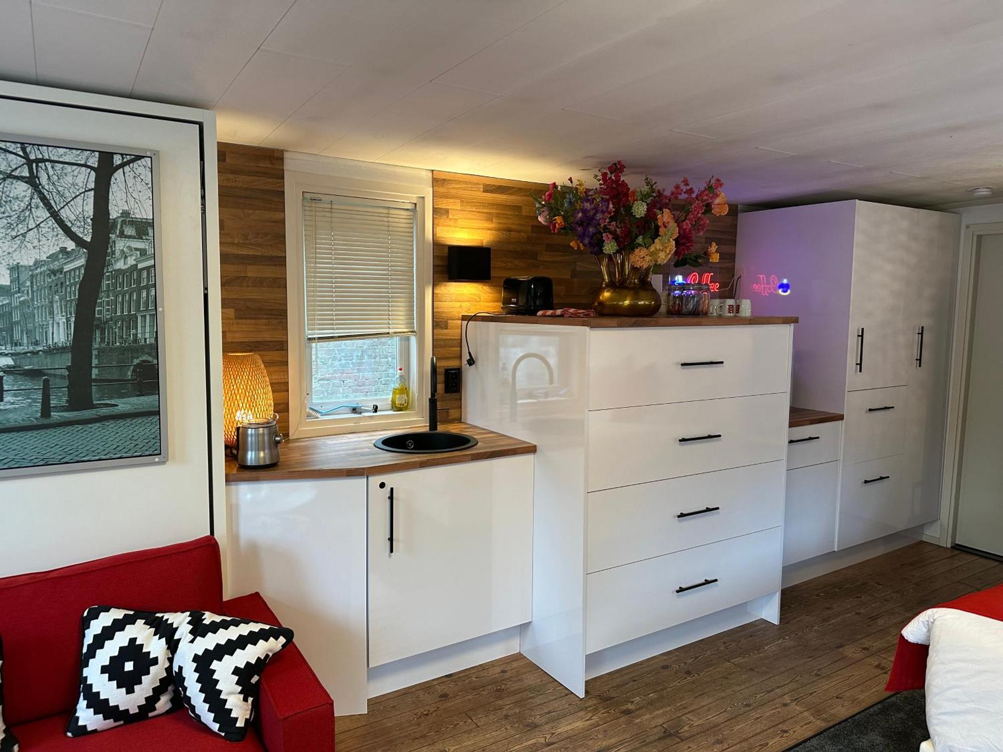 Boat No Breakfast Hotel Амстердам Екстериор снимка